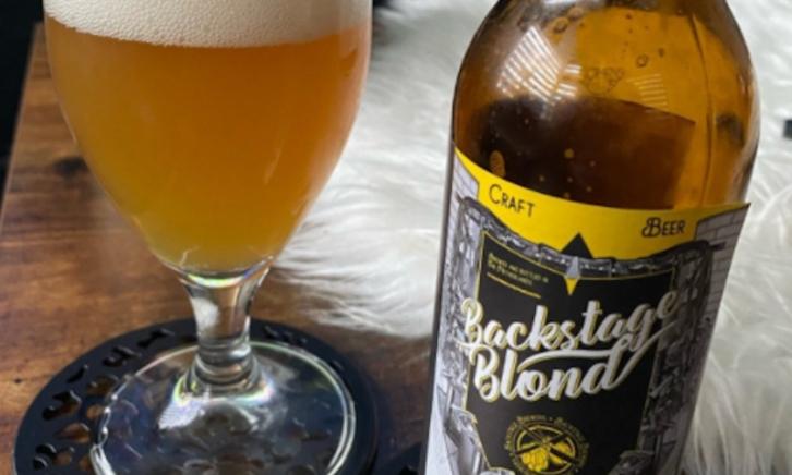 Backstage Brewers flesje en glas Backstage Brewers flesje en glas